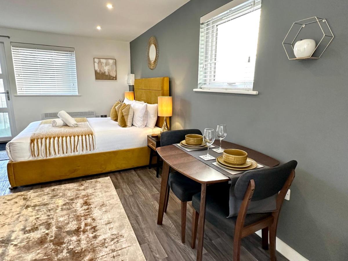 A Cozy Hideaway With Balcony - Close To Beach Bournemouth Buitenkant foto