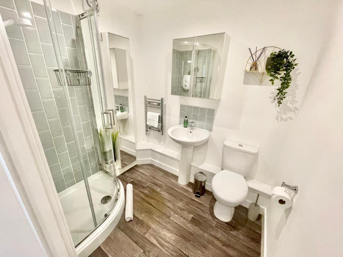 A Cozy Hideaway With Balcony - Close To Beach Bournemouth Buitenkant foto